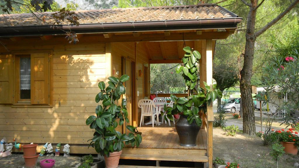 Camping Daino Hotel Pietramurata Exterior photo